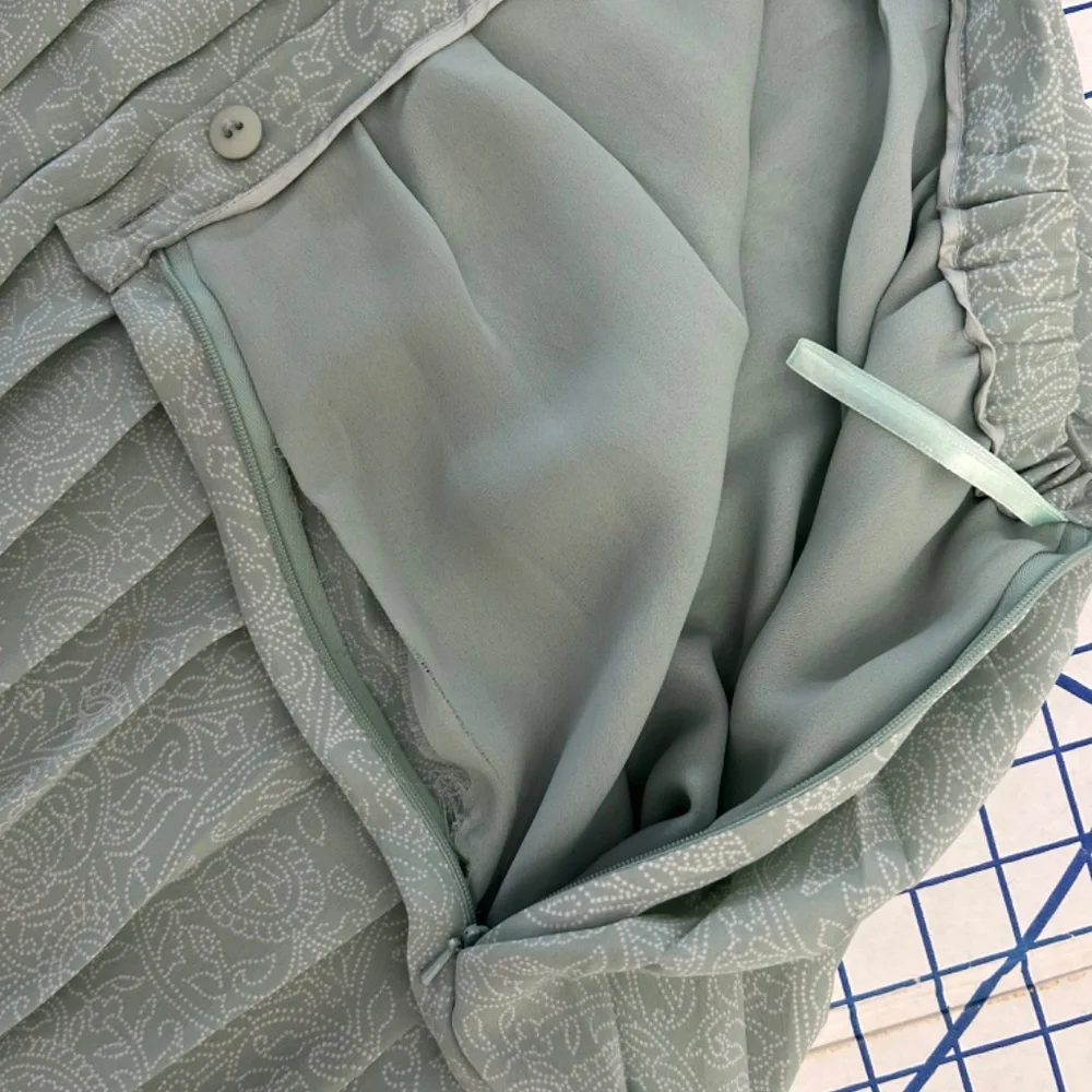 Talbot’s Pale Mint Green W/white Paisley Pattern Pleated MIDI Skirt Size 18 - Picture 10 of 10